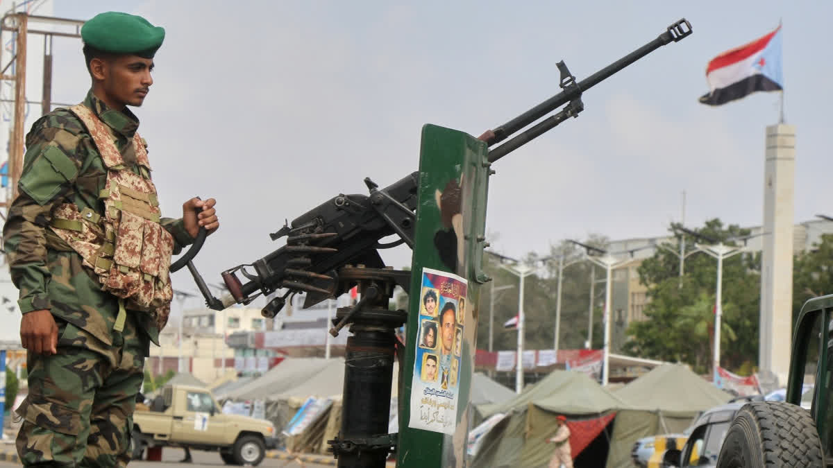 A Southern Yemen soldier of Southern Transitional Council (STC) stands at a check point, in Aden, Yemen, Wednesday,