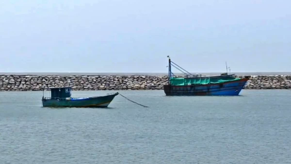 மயிலாடுதுறை மீனவர்கள் 9 பேர் கைது - தொடரும் இலங்கை கடற்படை அட்டூழியம்