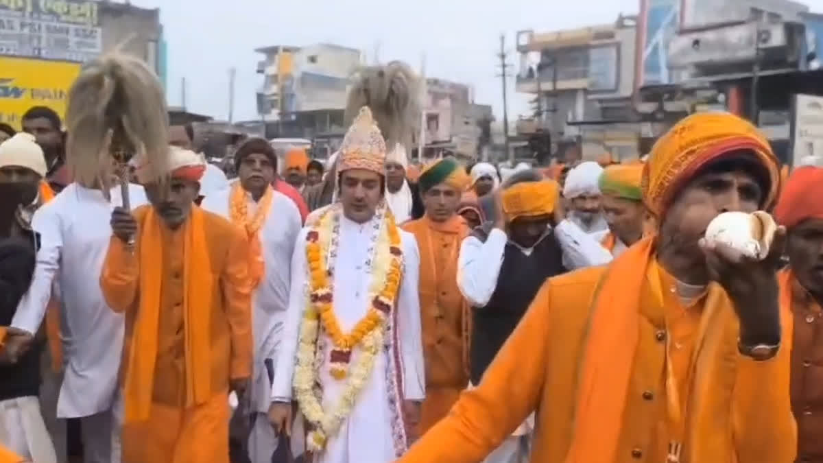 Sadhus, saints and mahants participating in the pilgrimage