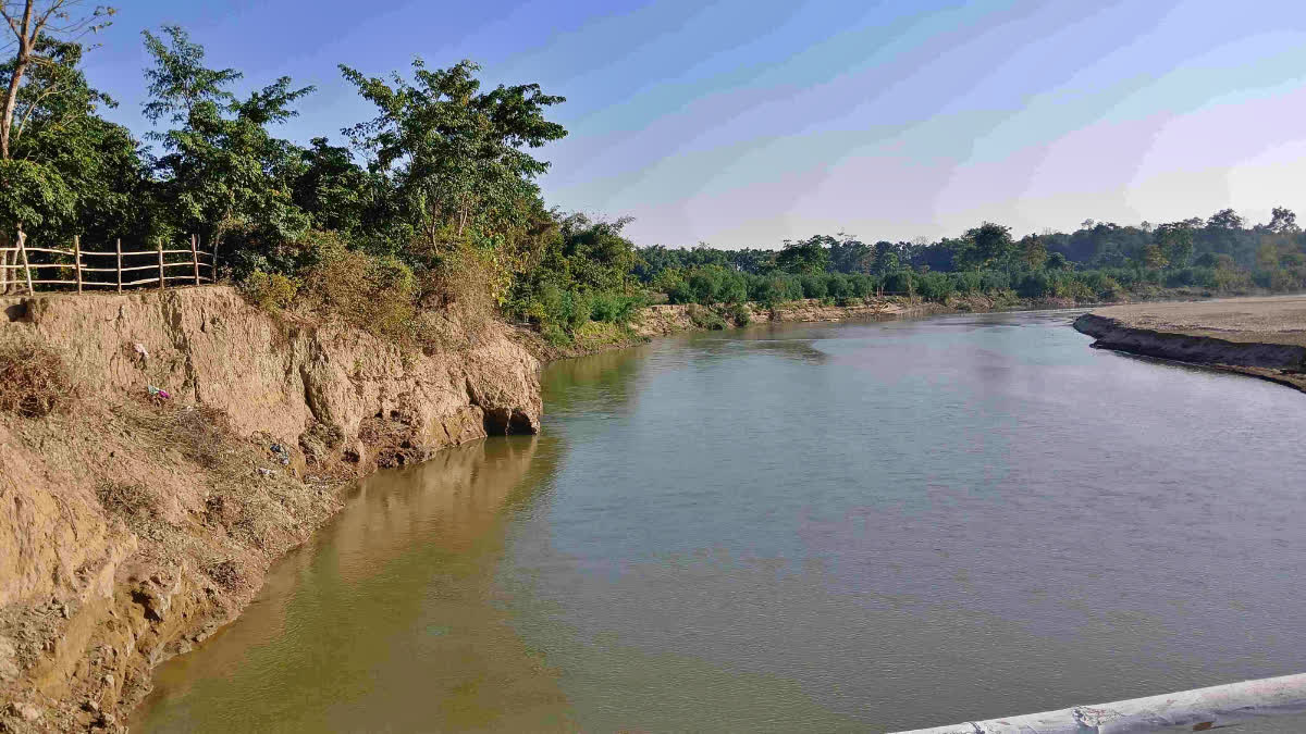 Massive soil erosion in Sarupathar