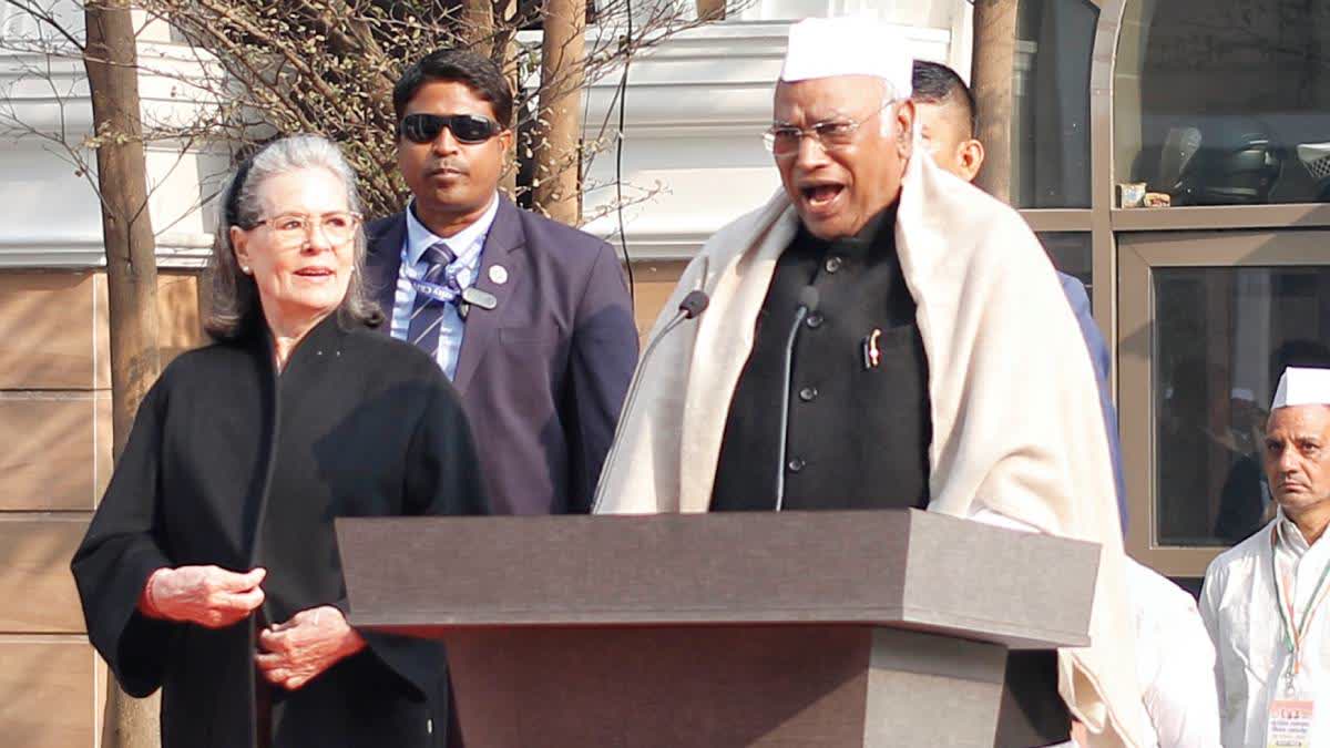 A file photo of Mallikarjun Kharge with Sonia Gandhi.