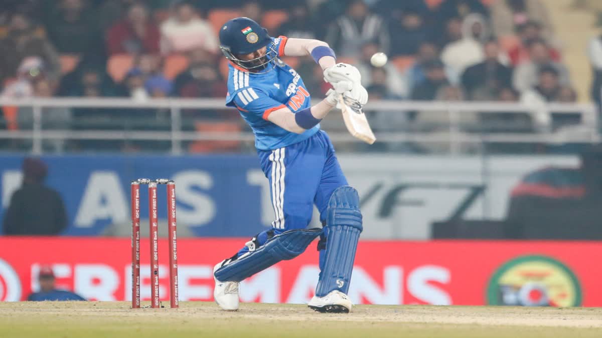 HARDIK PANDYA 5 SIXES