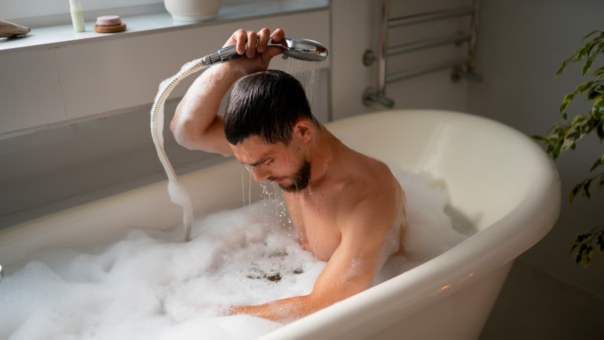 Daily Bathing in Winter: Is It Beneficial or Harmful? Expert Tips for Healthy Skin