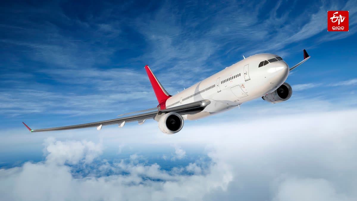 ଘନ କୁହୁଡ଼ି ପାଇଁ ବିମାନ ଚଳାଚଳ ବାଧାପ୍ରାପ୍ତ; ପ୍ରତ୍ୟେକ ଦିନ ବିମାନ ବାତିଲ, ଗତିପଥ ପରିବର୍ତ୍ତନ