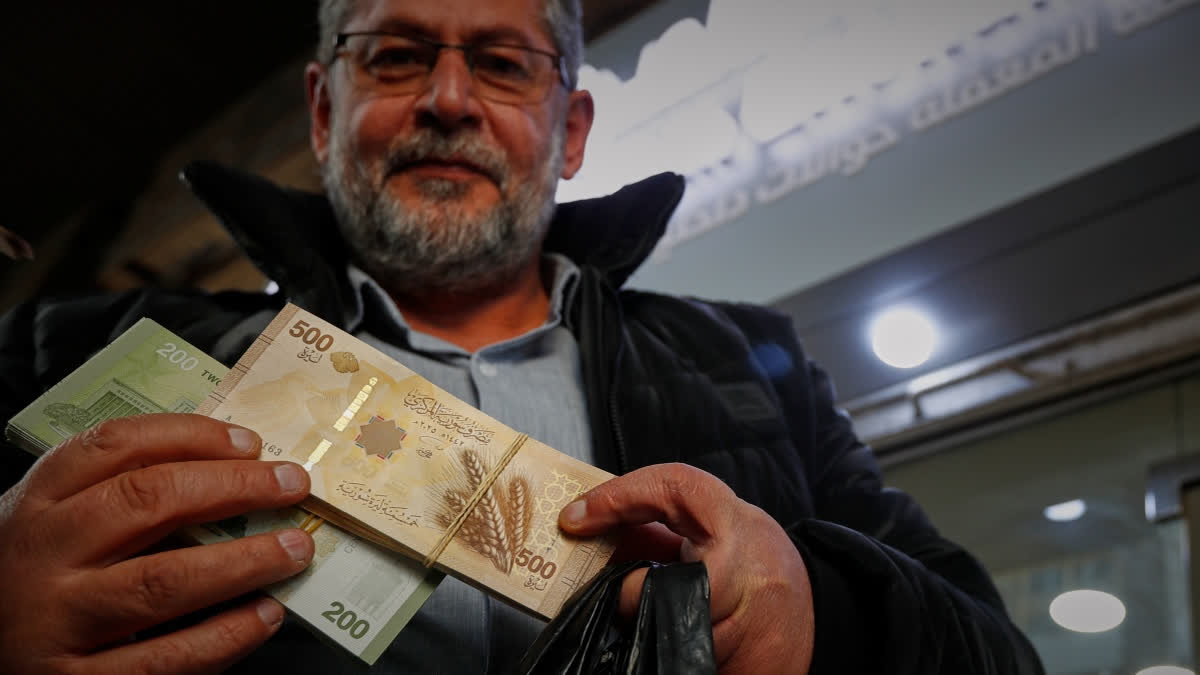 Syria Begins Circulating New Post Assad Currency Bills