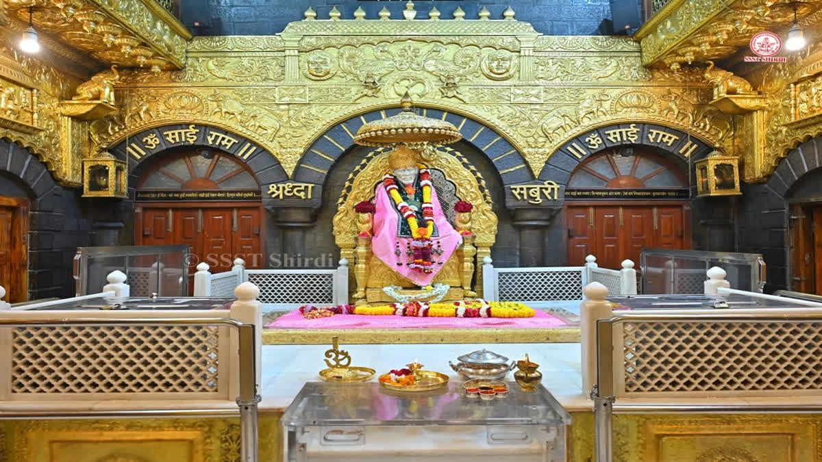 Over eight lakh devotees visited the Sai Samadhi at Shirdi on Christmas and New Year.