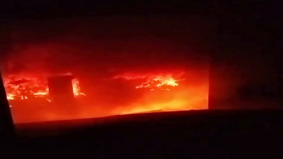 Fire breaks out in footwear warehouse in Bokaro