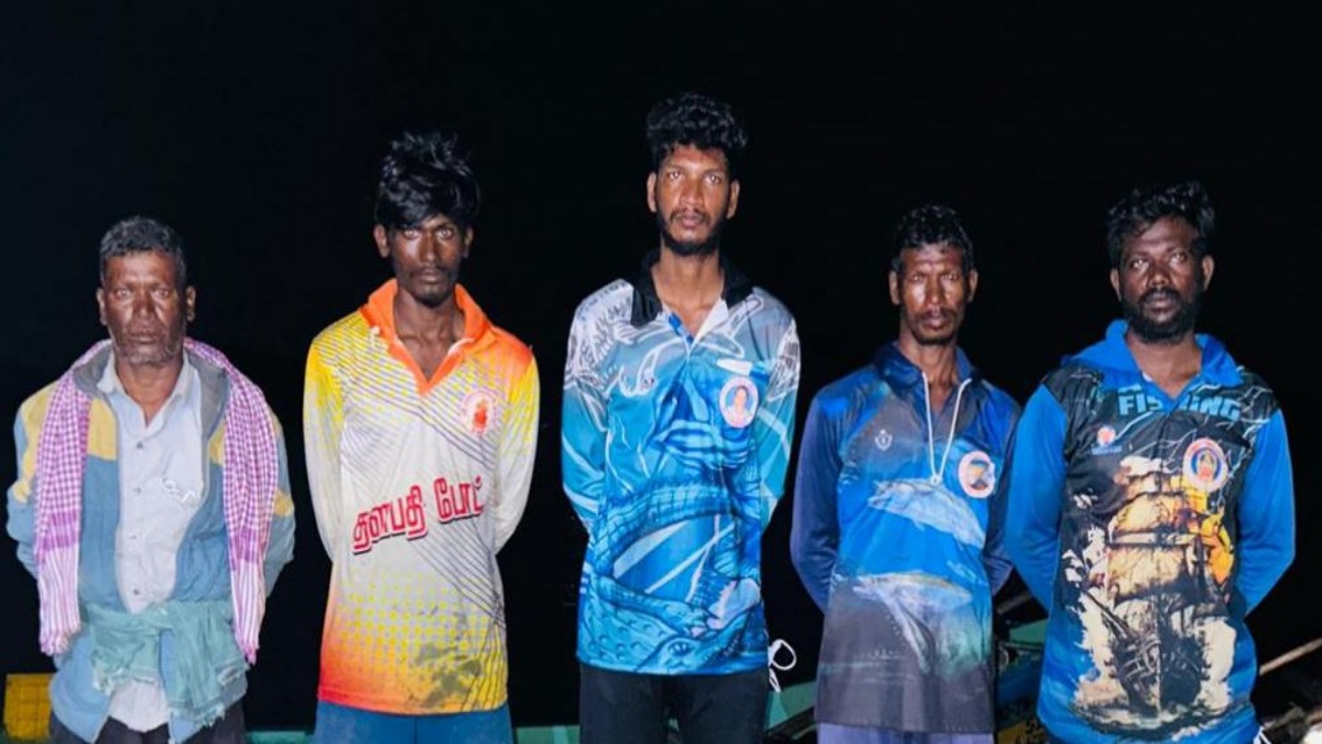 கைது செய்யப்பட்ட மீனவர்கள்