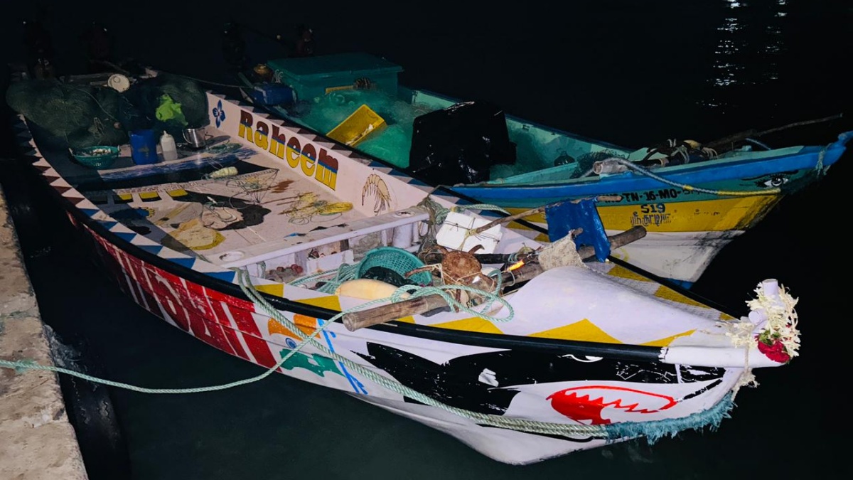 பறிமுதல் செய்யப்பட்ட படகுகள்