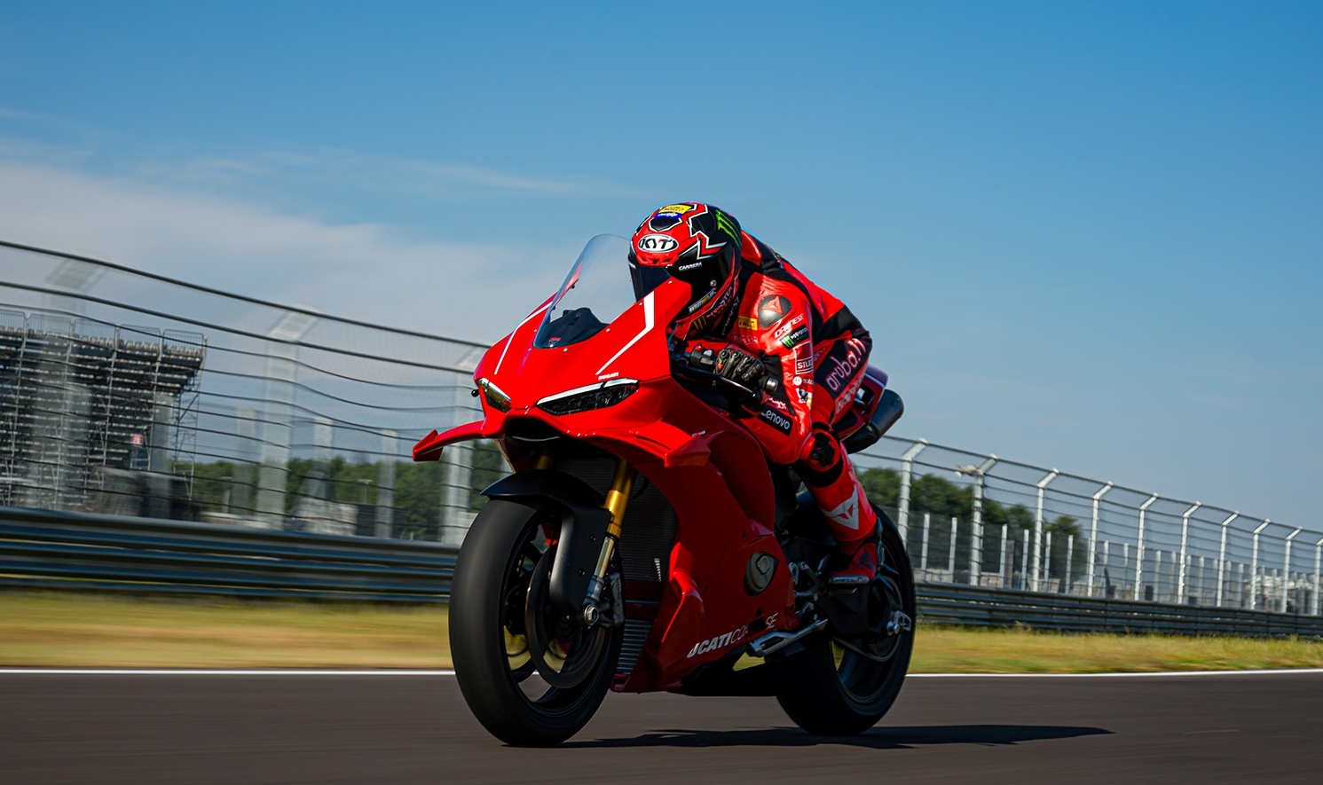 ducati-panigale-v4-r-most-expensive-and-powerful-superbike-launched-in-india-price-specifications