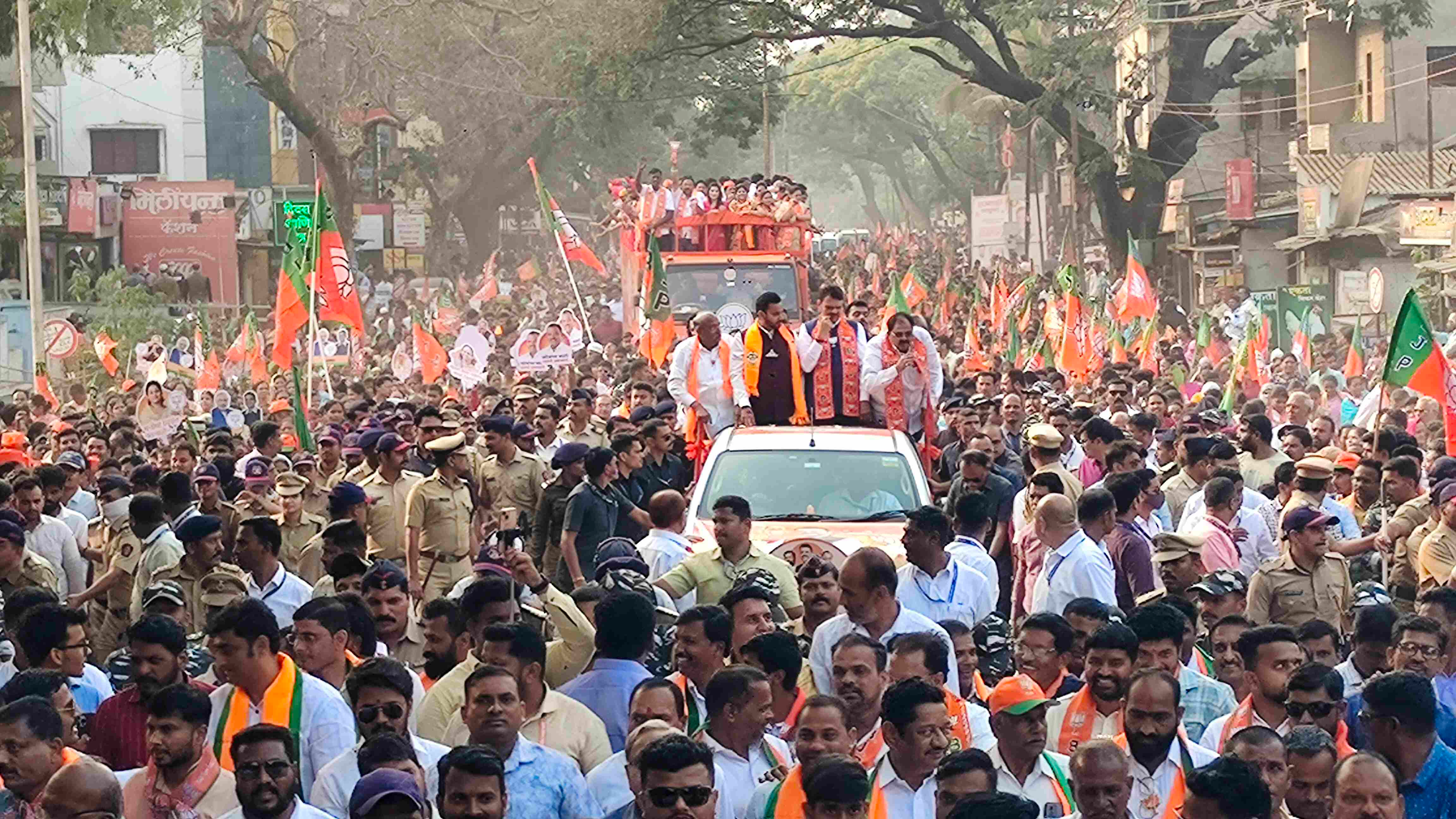 Cm Devendra Fadnavis Road Show In Ichalkaranji