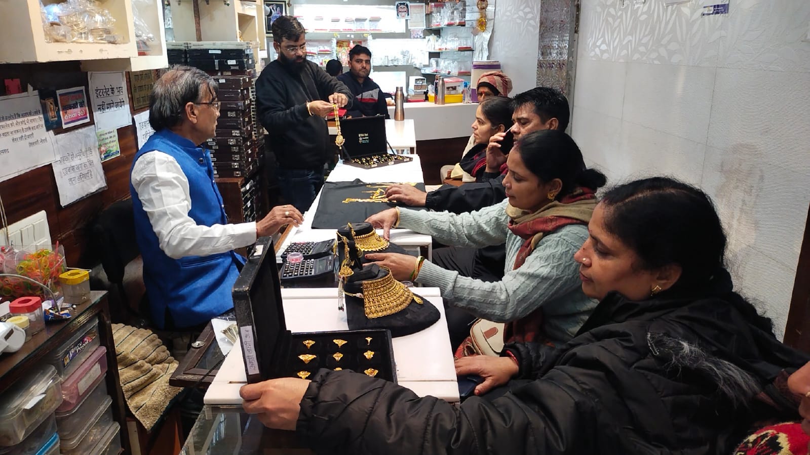 एक साल में सोने-चांदी की कीमतों में बेतहासा तेजी