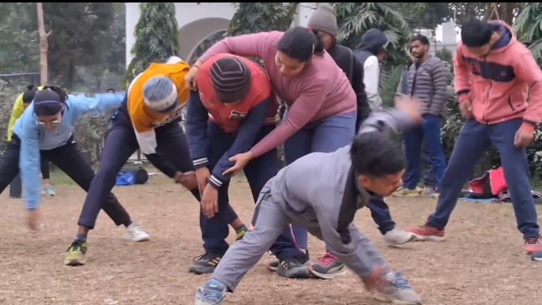 कैलाश स्टेडियम में प्रैक्टिस करते पैरा एथलीट