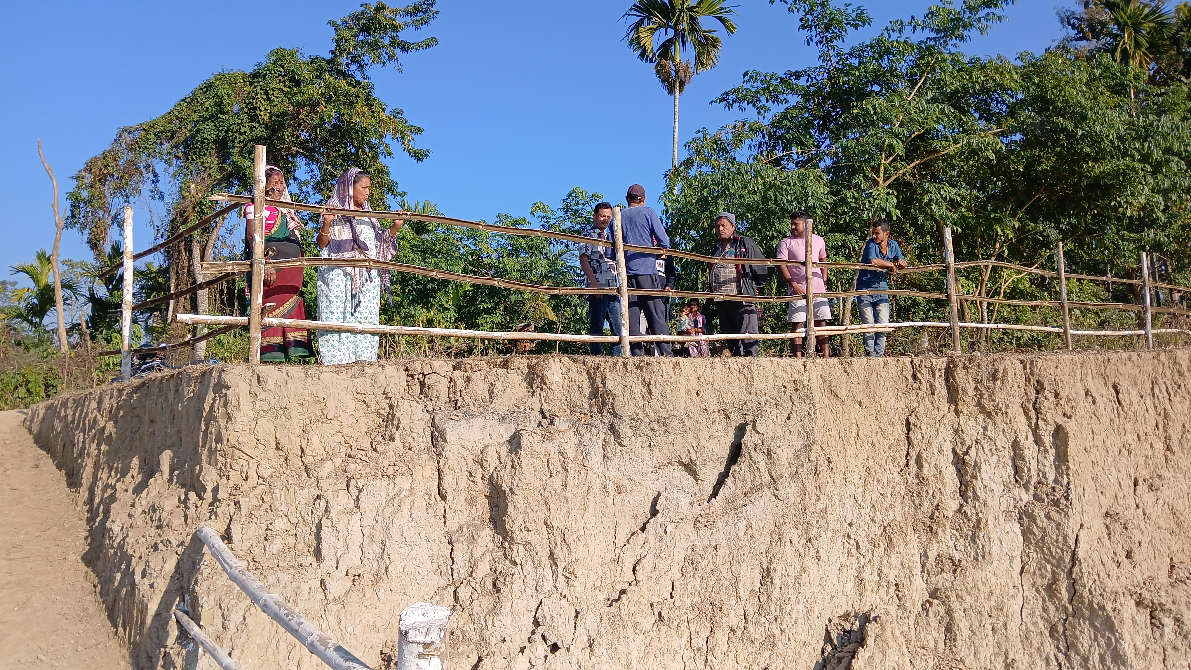 Massive soil erosion in Sarupathar