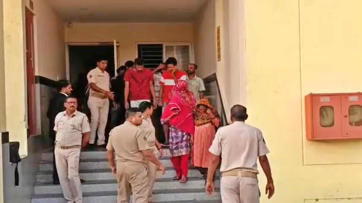 ବର୍ଷେ ତଳେ ରେଳଷ୍ଟେସନରୁ ଧରାପଡିଥିଲେ, 9 ବାଂଲାଦେଶୀ ଅନୁପ୍ରବେଶକାରୀଙ୍କୁ 2 ବର୍ଷ ଜେଲ୍