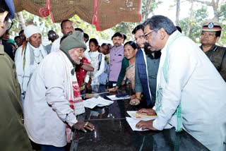 CM Hemant Soren listened to people problems in Dumka