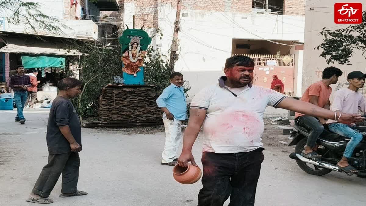 वक्त ने बदल दिया होली का रंग.