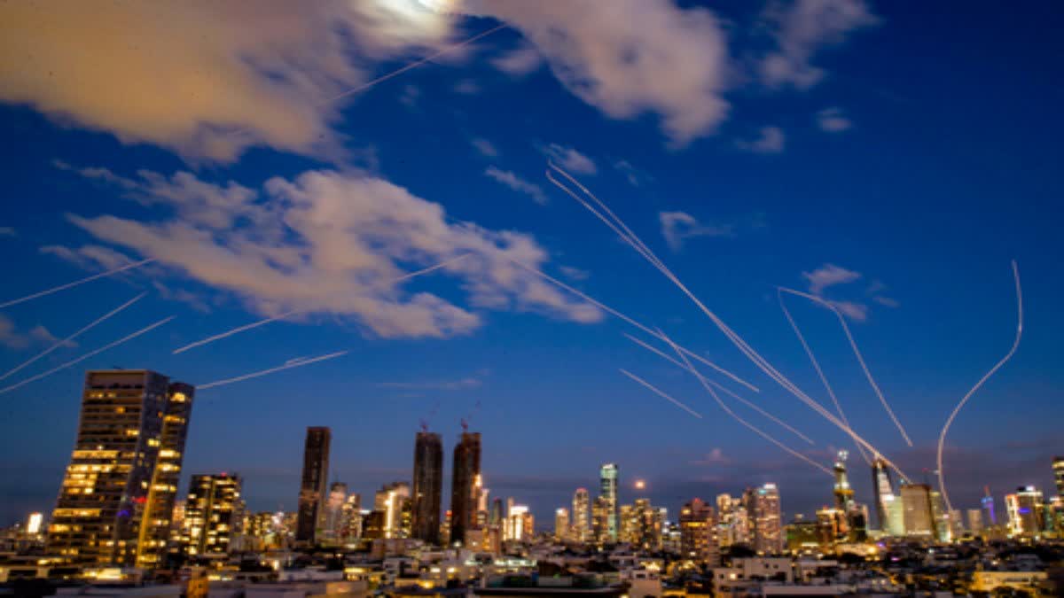 ಆಗಸದಲ್ಲಿ ಕ್ಷಿಪಣಿಗಳ ಆರ್ಭಟ