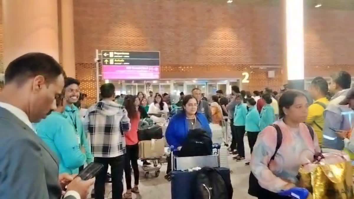 MIDDLE EAST TENSION  INDIANS RETURN FROM ABU DHABI  ISRAEL AMERICA ATTACK ON IRAN  BENGALURU  ABU DHABI BENGALURU FLIGHT