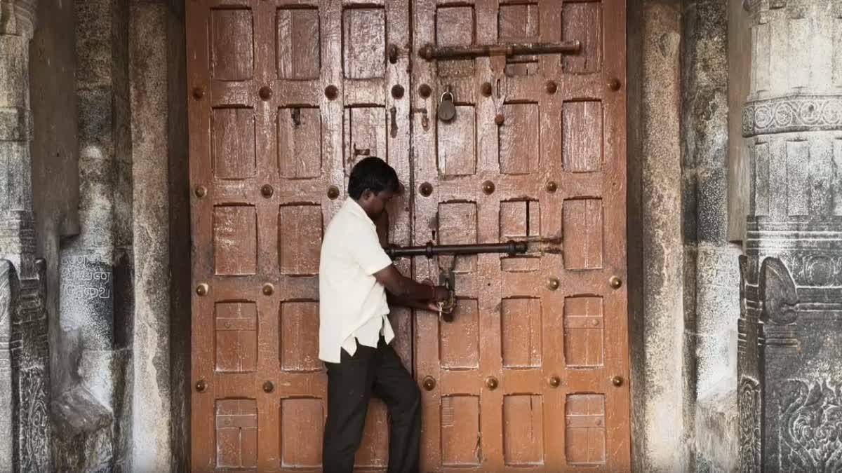 சந்திர கிரகணத்தை முன்னிட்டு தஞ்சை பெரிய கோயிலில் நடை அடைப்பு