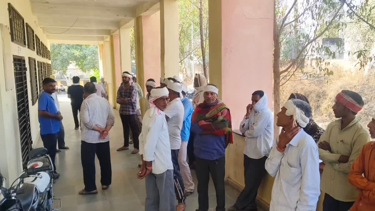 घर पर महिला का शव मिला