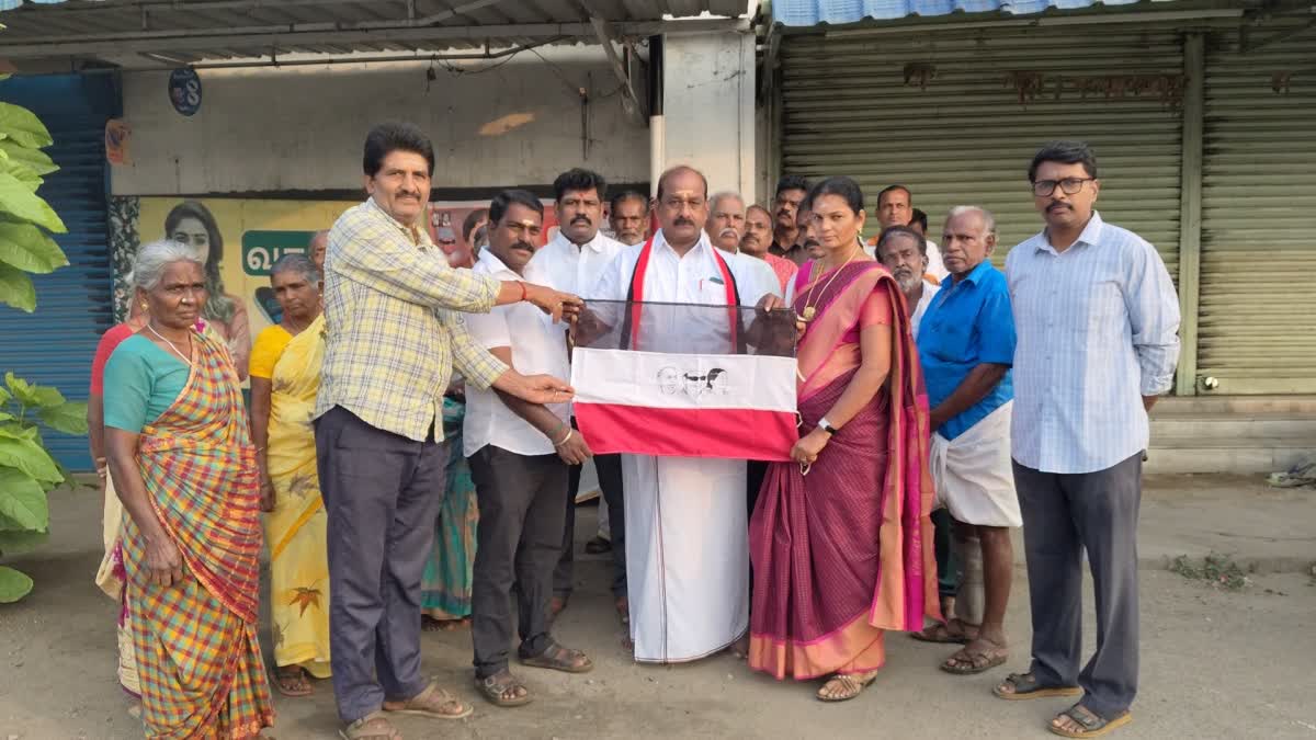 கோவை மாவட்டத்தில் சசிகலா கட்சி கொடியேற்றம்