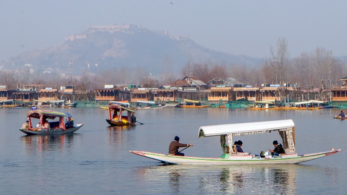 A file photo of Shikaras rowing in the Dal Lake in Srinagar, Jammu and Kashmir