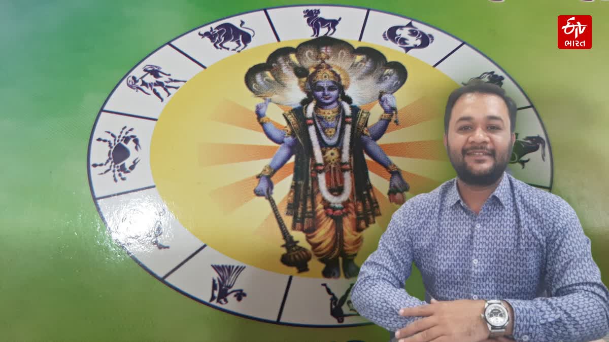 🌒સૌથી લાંબુ ચંદ્રગ્રહણ - ShareChat