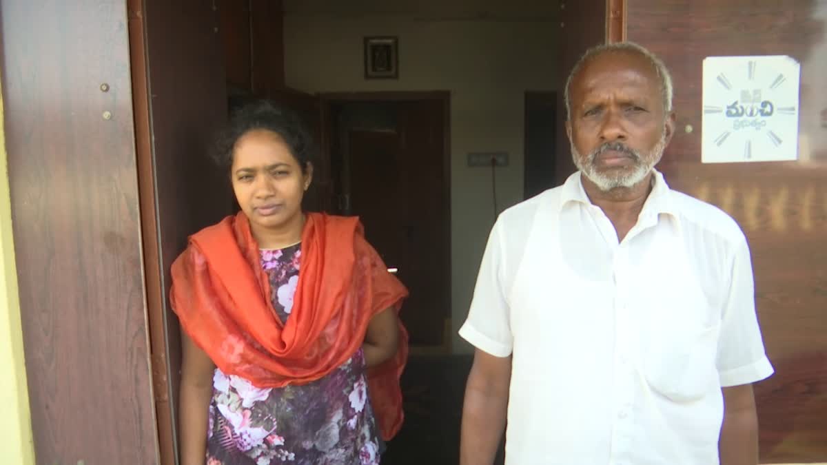 AP_PEOPLE_SUCK_IN_Abu_Dhabi