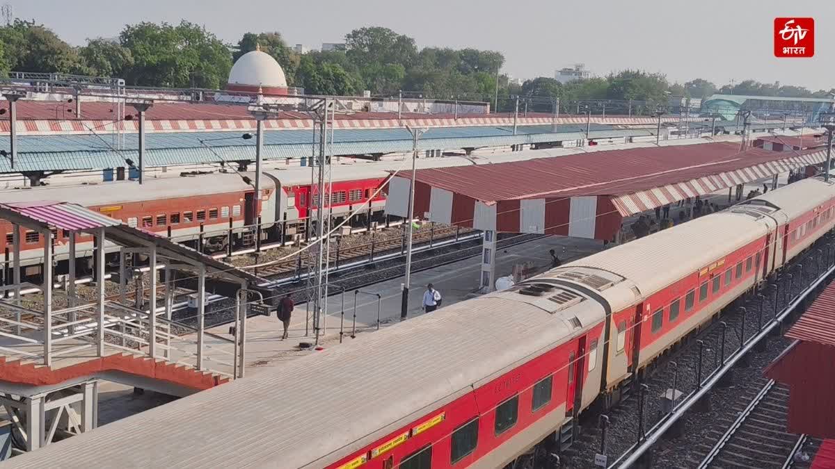 होली स्पेशल ट्रेन