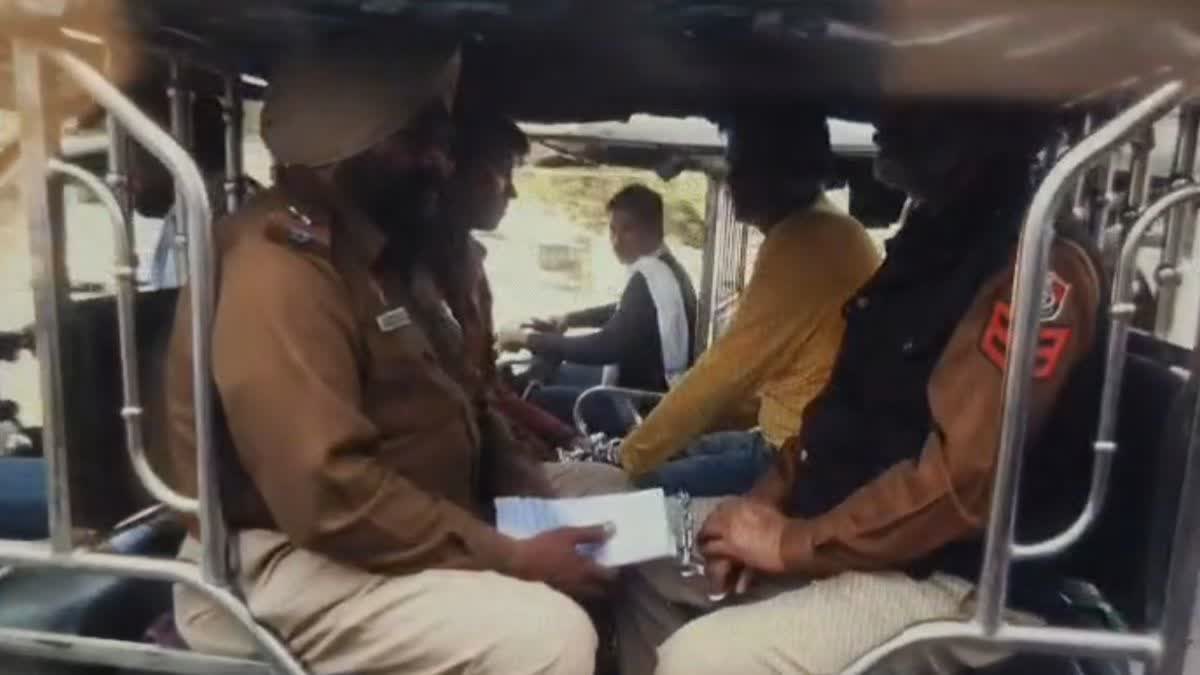 POLICE OFFICERS VEHICLE BREAKS DOWN