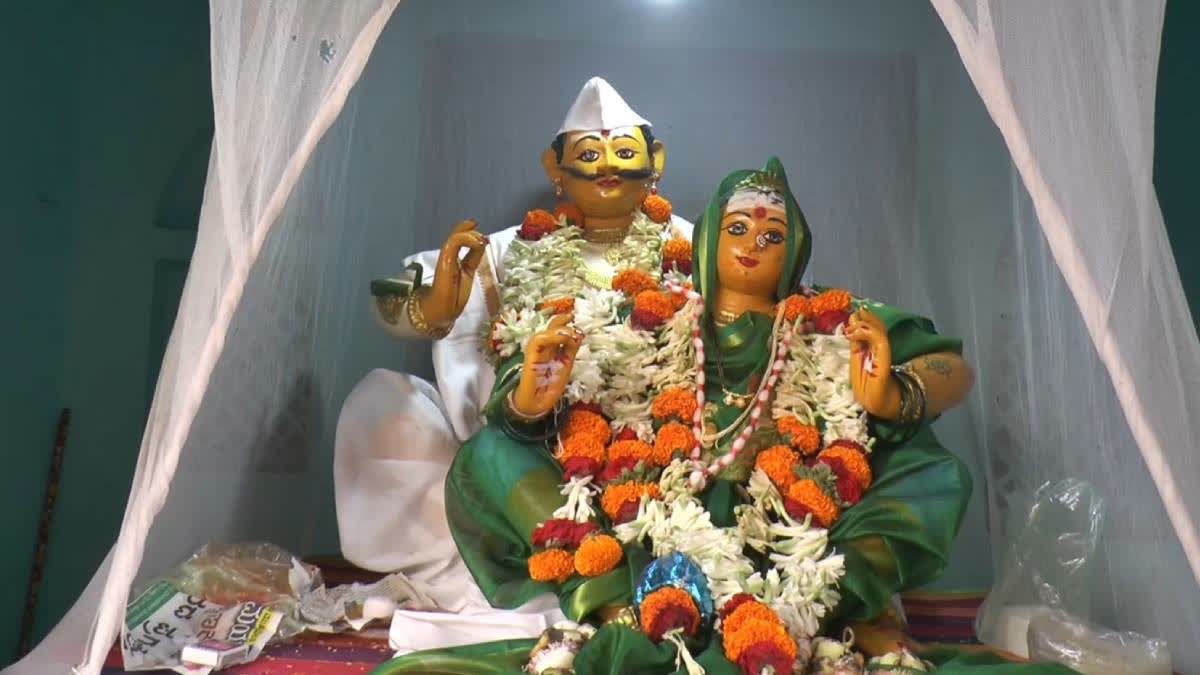 The Kama and Rati idols in Haveri.