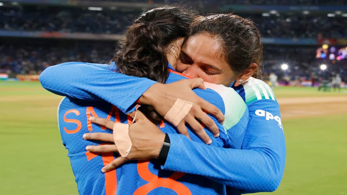 સ્મૃતિ મંધાના અને હરમનપ્રિત કૌર