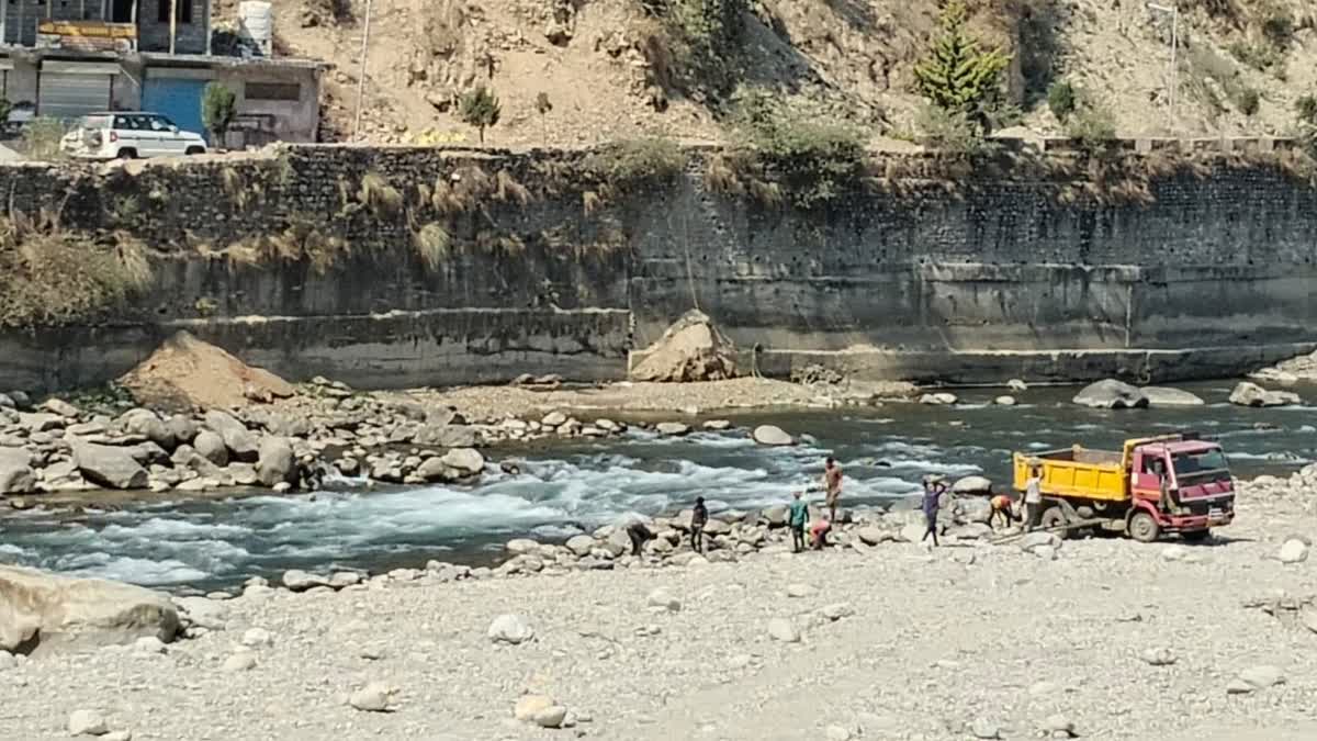 मंदाकिनी के सीने पर बेखौफ खनन