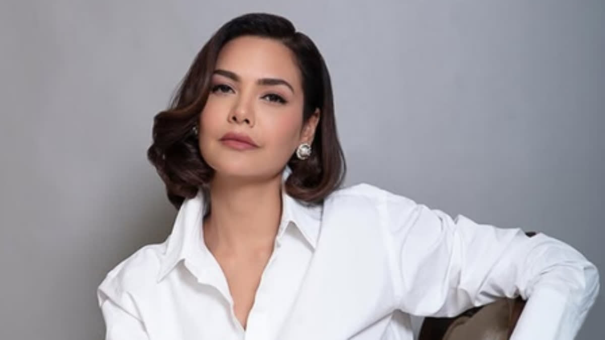 Actor Esha Gupta Returns To India After Being Stuck In UAE, Says It Was A ‘Tough’ Situation Esha Gupta returns to India