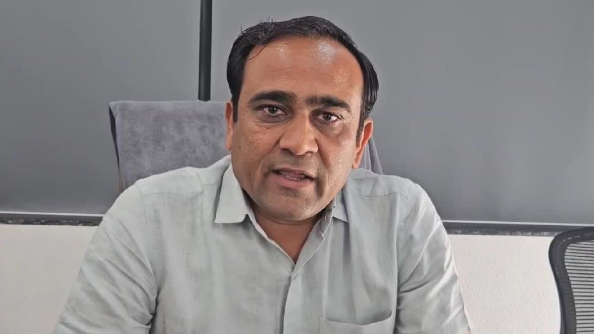 નિલેશ કુંભાણી - પૂર્વ કોગ્રેસ નેતા