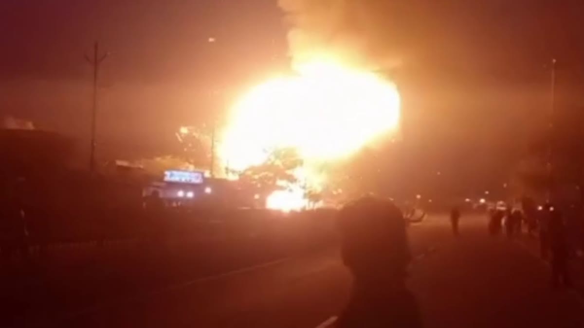 MASSIVE FIRE BROKE OUT IN BOKARO