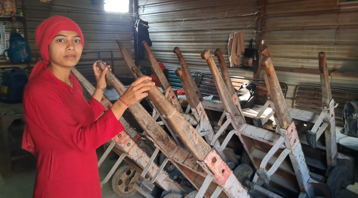 ludhiana railway station Women coolies