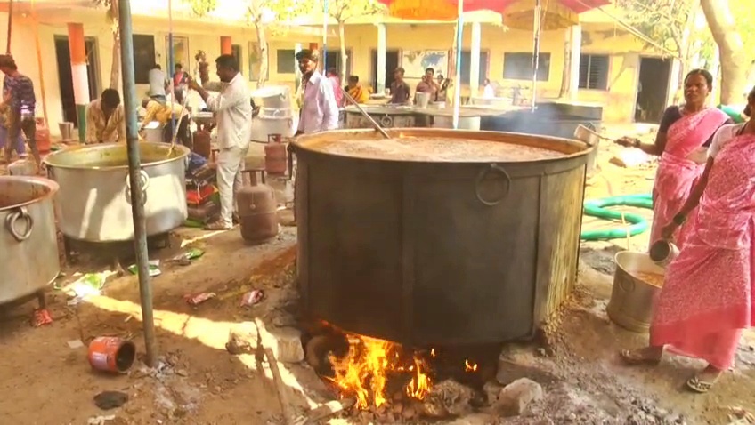 devotees-visits-to-ramalinga-kamanna-temple-at-dharwad