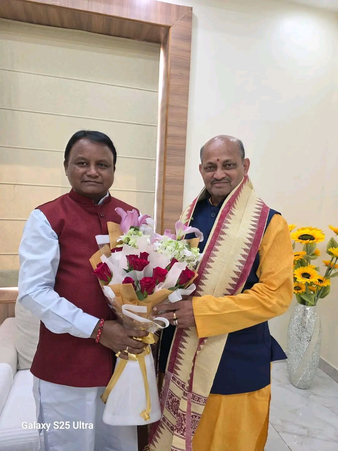 ମୁଖ୍ୟମନ୍ତ୍ରୀ ମୋହନ ମାଝୀ ଓ ମନମୋହନ ସାମଲ