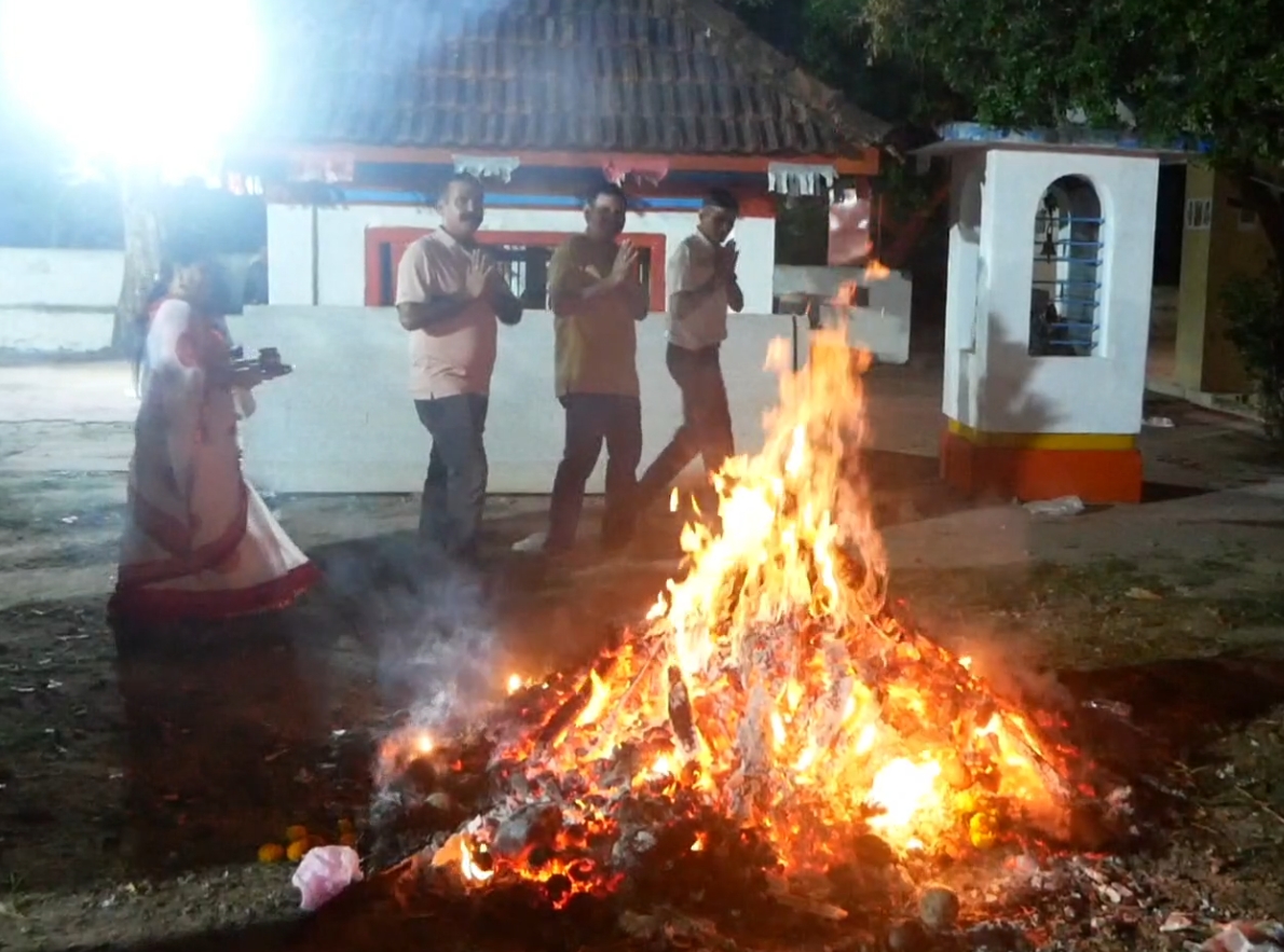 ഹോളിക ദഹൻ ആഘോഷങ്ങൾ  ഹോളി 2026  ഹോളിക ദഹൻ  കോഴിക്കോട്