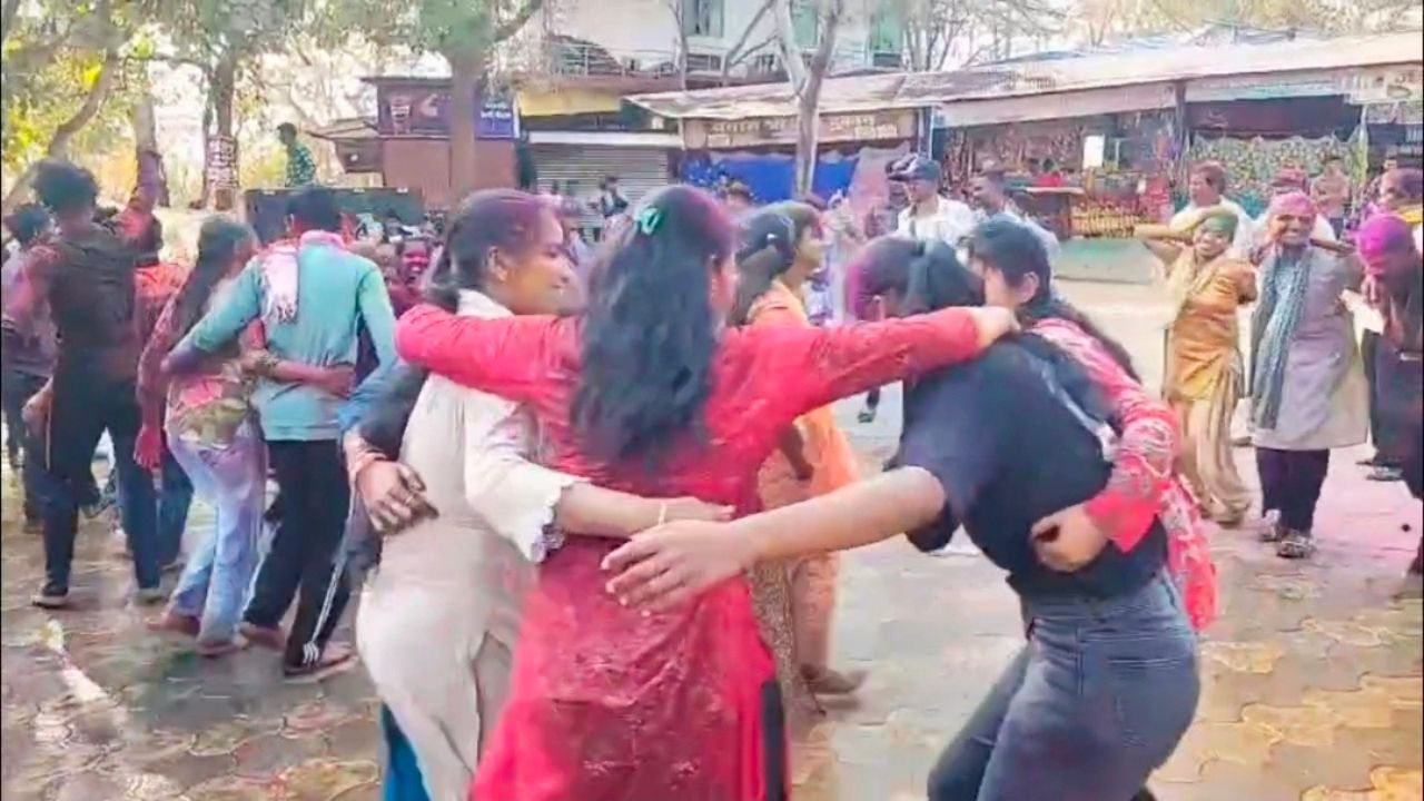 UNIQUE TRADITIONAL DEV HOLI