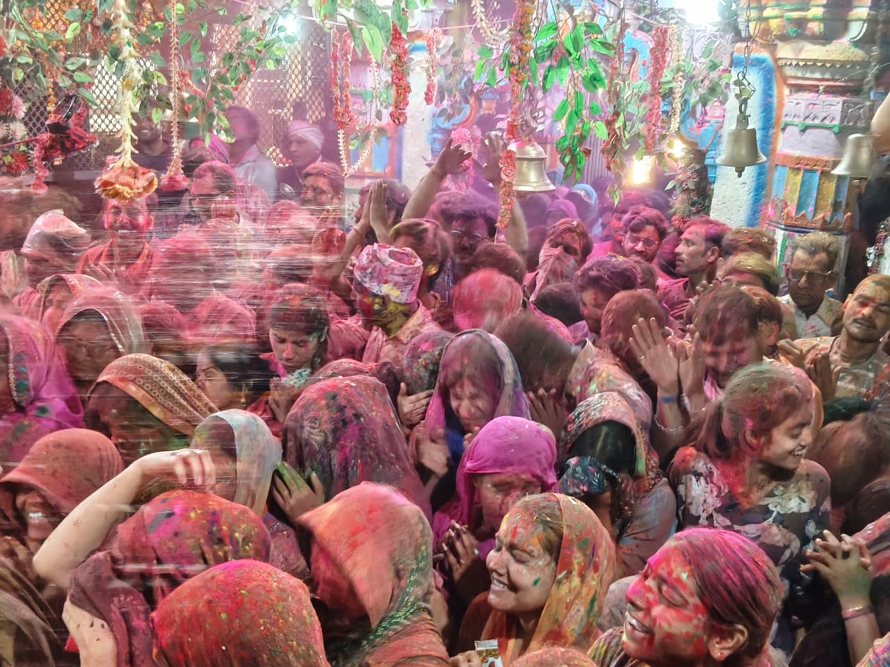 होली पर उमंग और उत्साह का सैलाब