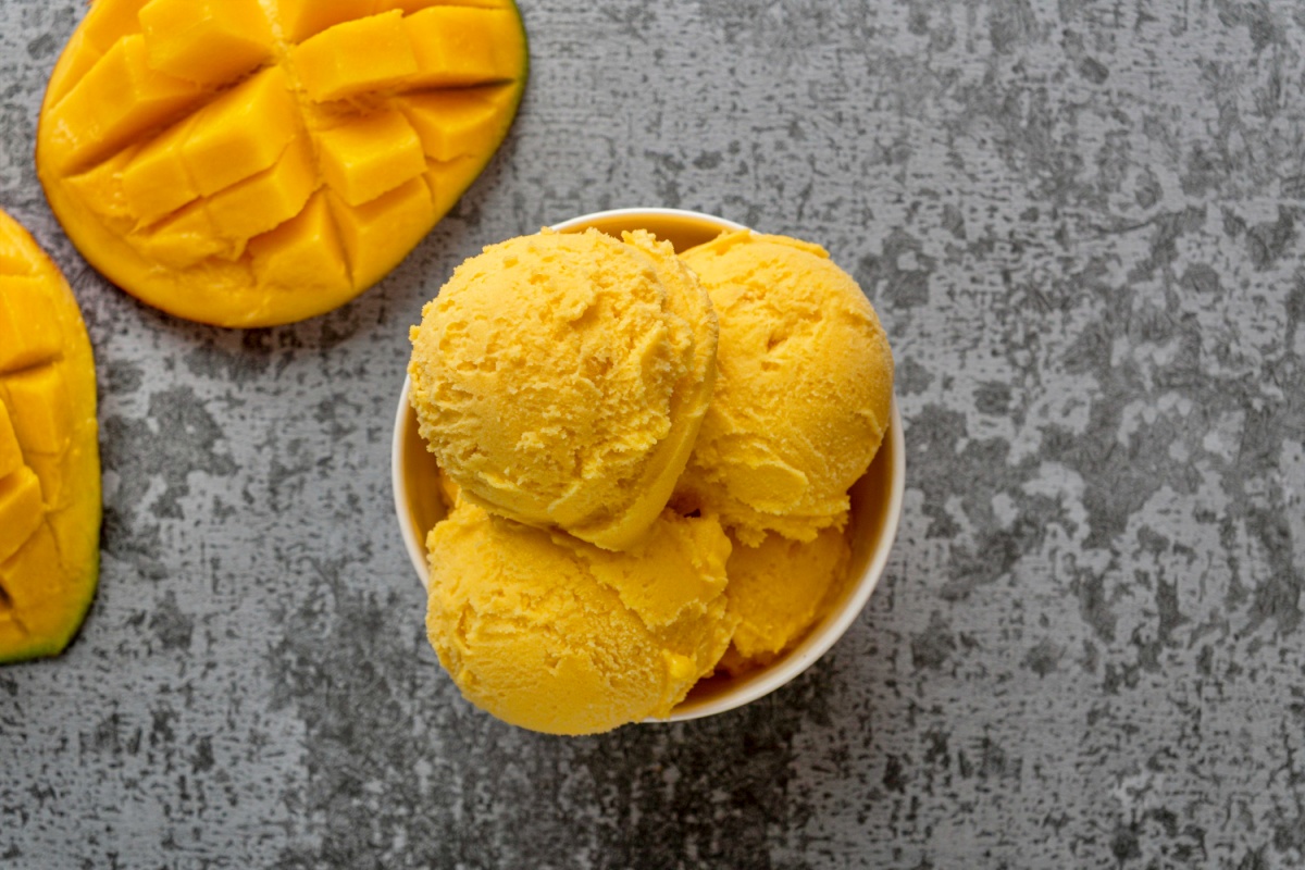 Weight gain  Increase in blood sugar levels  Cough cold are possible problems  ಮಲಗುವ ಮುನ್ನ ಐಸ್ ಕ್ರೀಮ್ ಸೇವನೆ