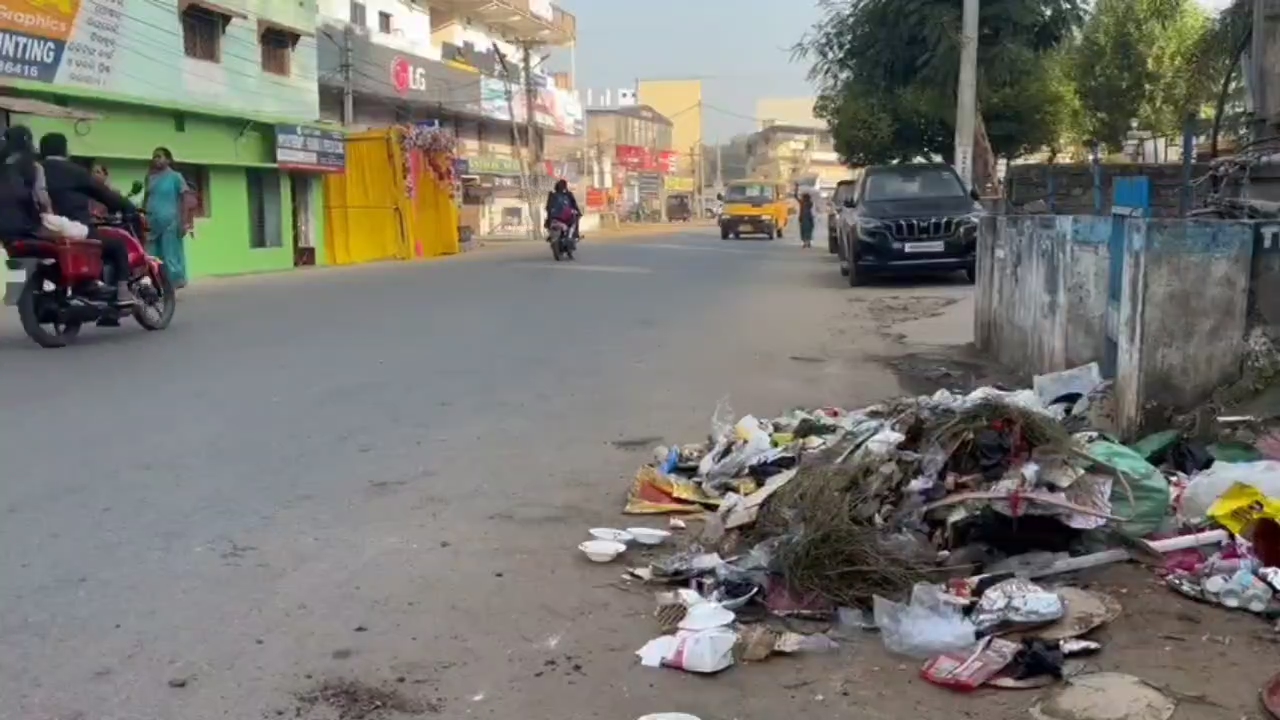 There is a lot of garbage lying around.