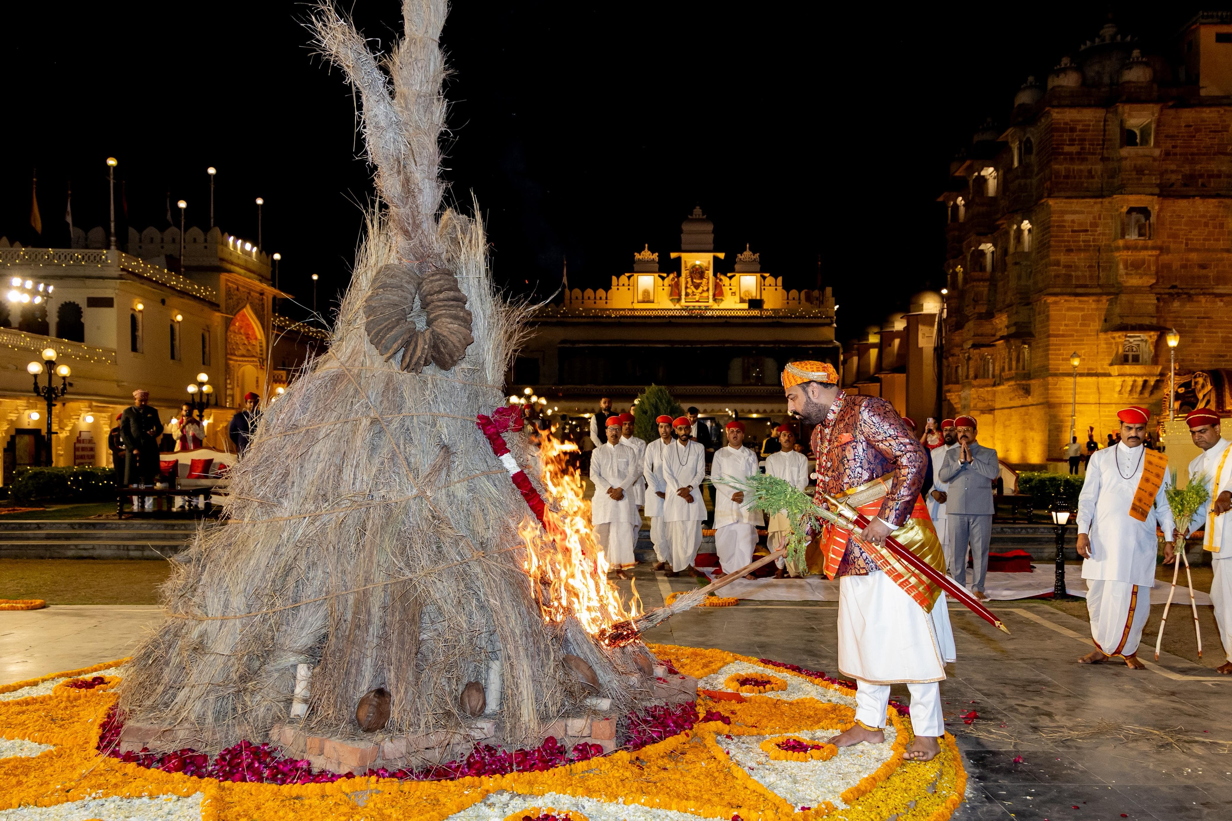 उदयपुर के सिटी पैलेस में होलिका दहन