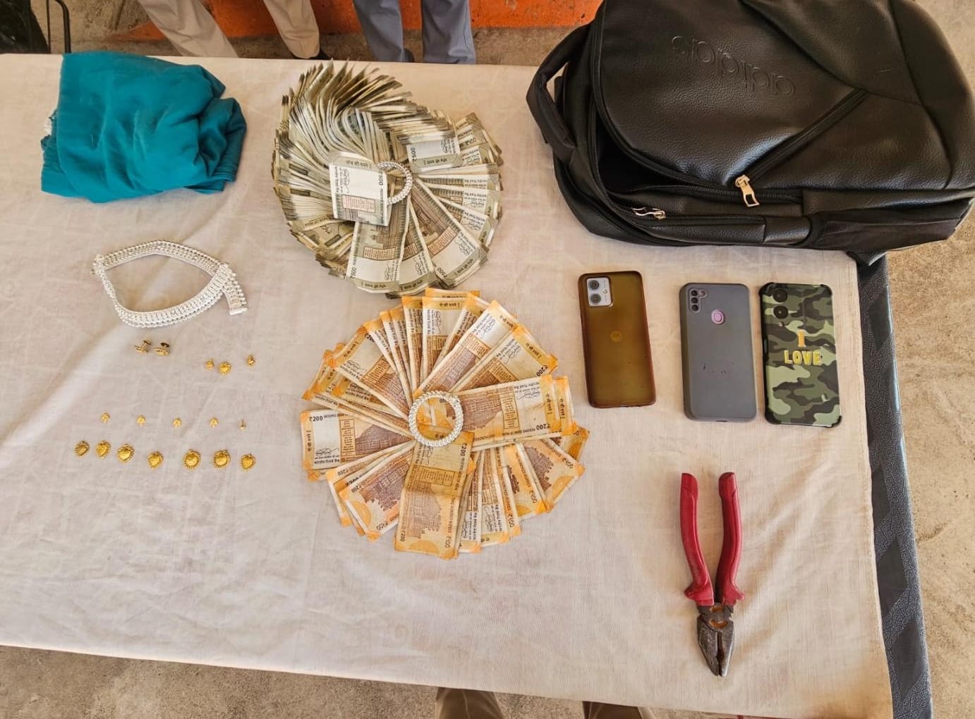 accused flee after robbing women