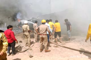 छह ट्रक जलकर खाक