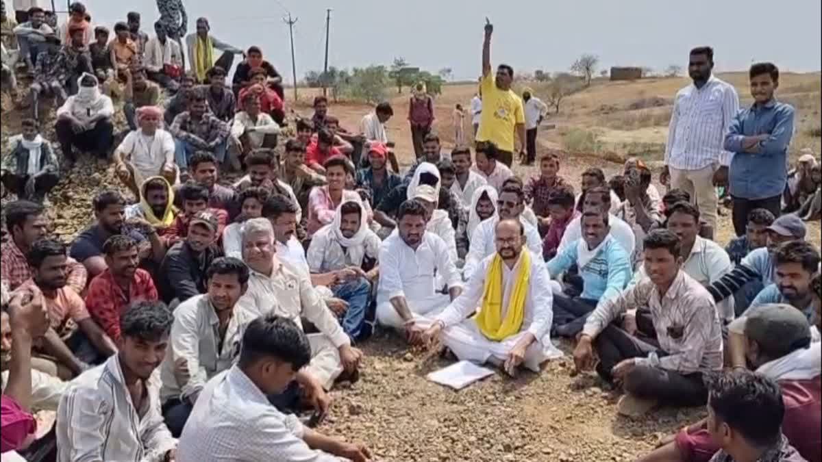 RATLAM MLA KAMLESHWAR DHARNA