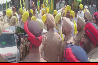 Police detained farmers